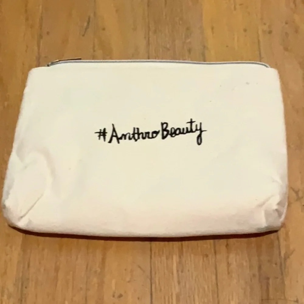 NWOT Anthropologie zipper “out of office” beauty bag
